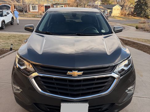 Used 2018 Chevrolet Equinox LT image 2