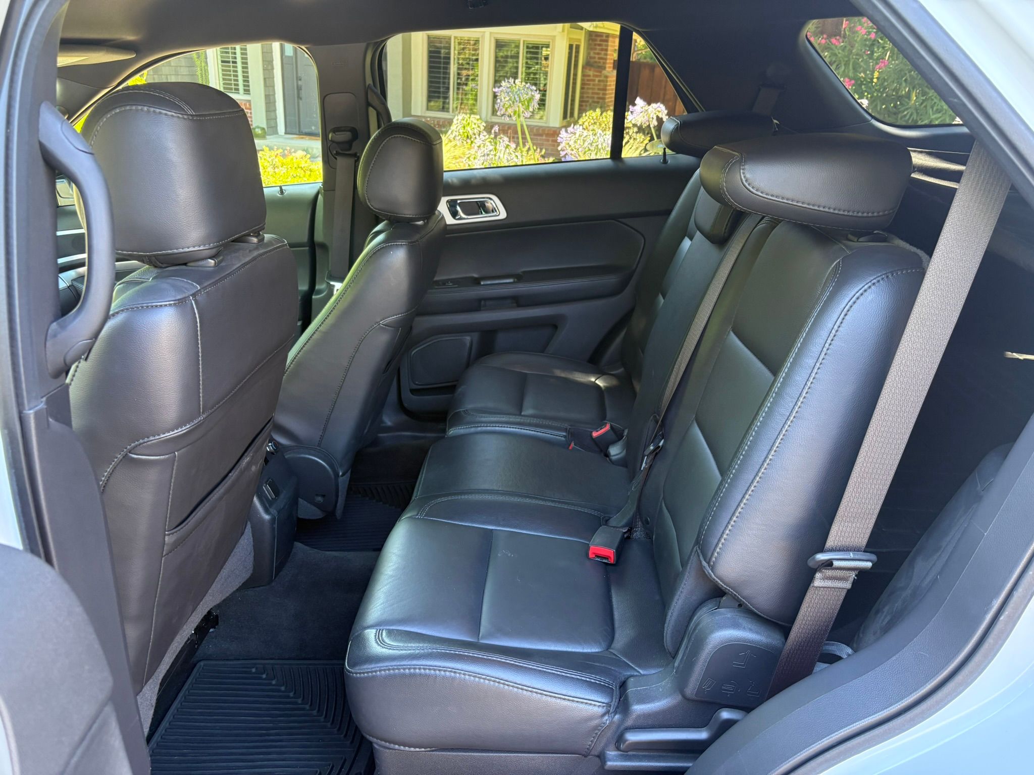 Used 2015 Ford Explorer XLT w/ Equipment Group 202A FWD image 9