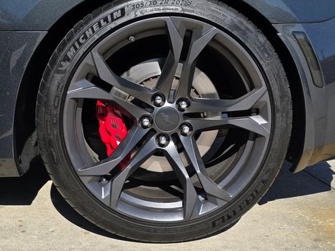 Used 2018 Chevrolet Camaro SS RWD image 13