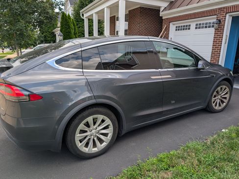Used 2018 Tesla Model X 100D image 6
