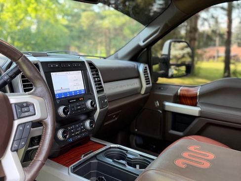 Used 2021 Ford F350 King Ranch w/ King Ranch Ultimate Package AWD/4WD image 11