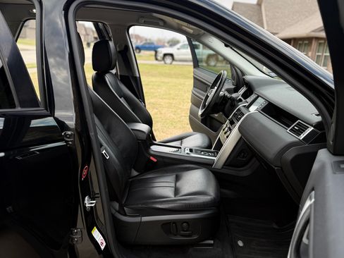 Used 2018 Land Rover Discovery Sport HSE image 17