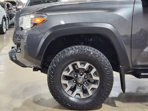 Used 2019 Toyota Tacoma TRD Off-Road image 6