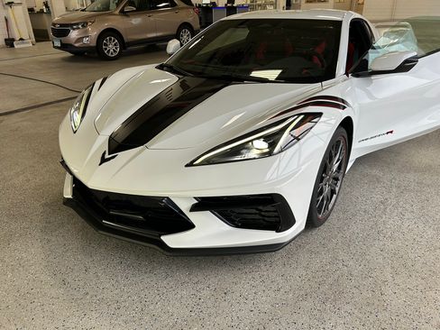 Used 2024 Chevrolet Corvette Stingray Preferred Cpe w/ Z51 Performance Package image 11