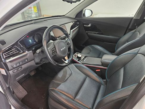Used 2022 Kia Niro EX Premium w/ Cold Weather Package image 6