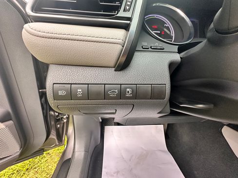 Used 2019 Toyota Camry LE FWD image 18