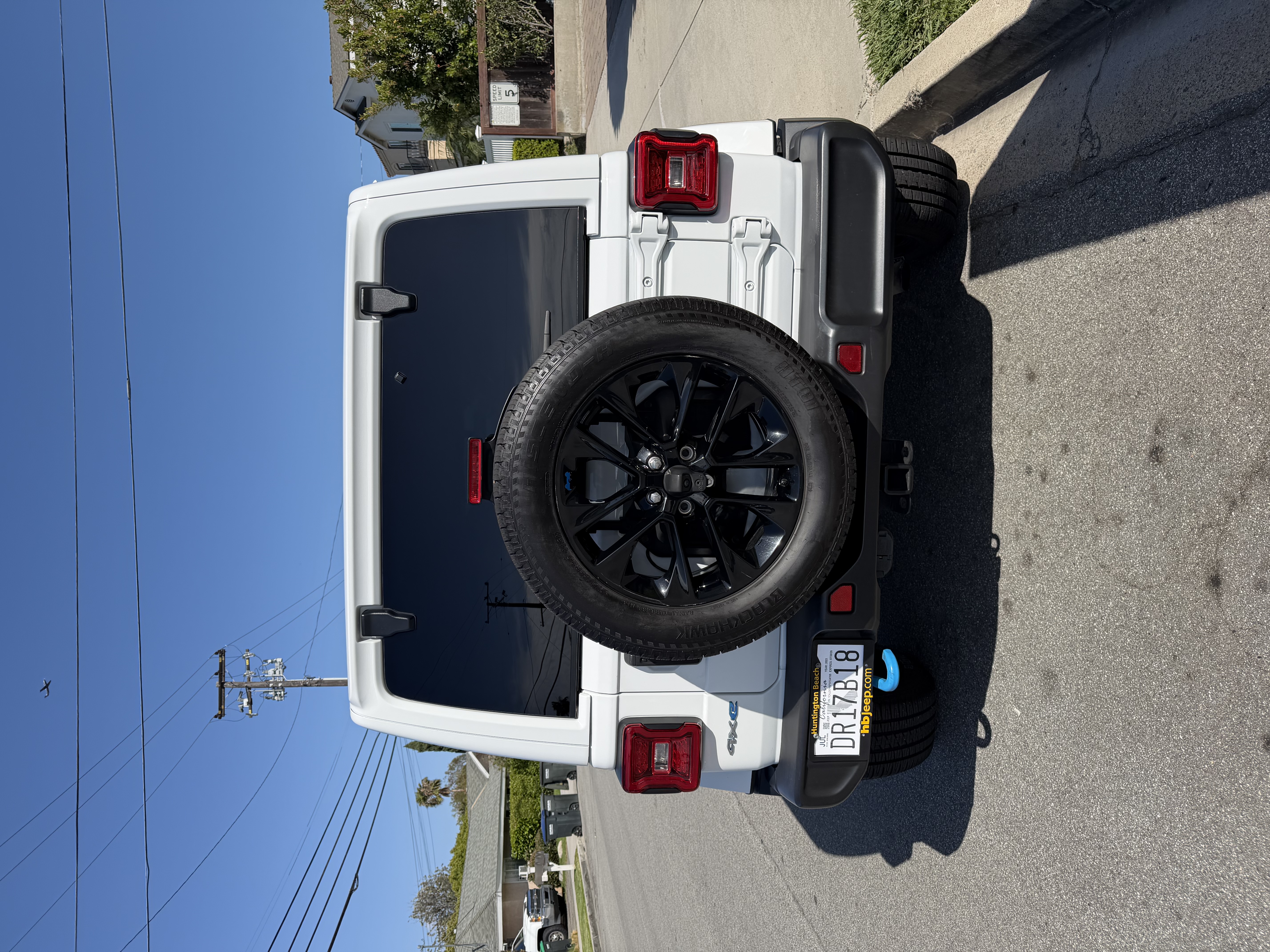 Used 2023 Jeep Wrangler Unlimited Sahara w/ Cold Weather Group AWD/4WD image 8