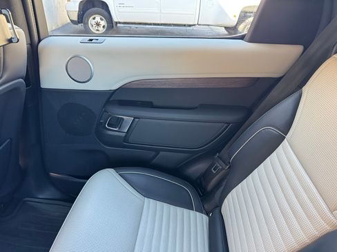 Used 2023 Land Rover Discovery Metropolitan Edition AWD/4WD image 29