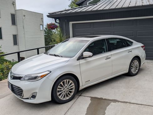 Used 2013 Toyota Avalon XLE Premium FWD image 5