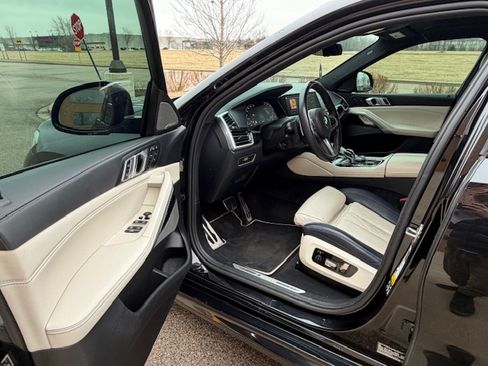 Used 2022 BMW X6 M50i w/ Executive Package image 6