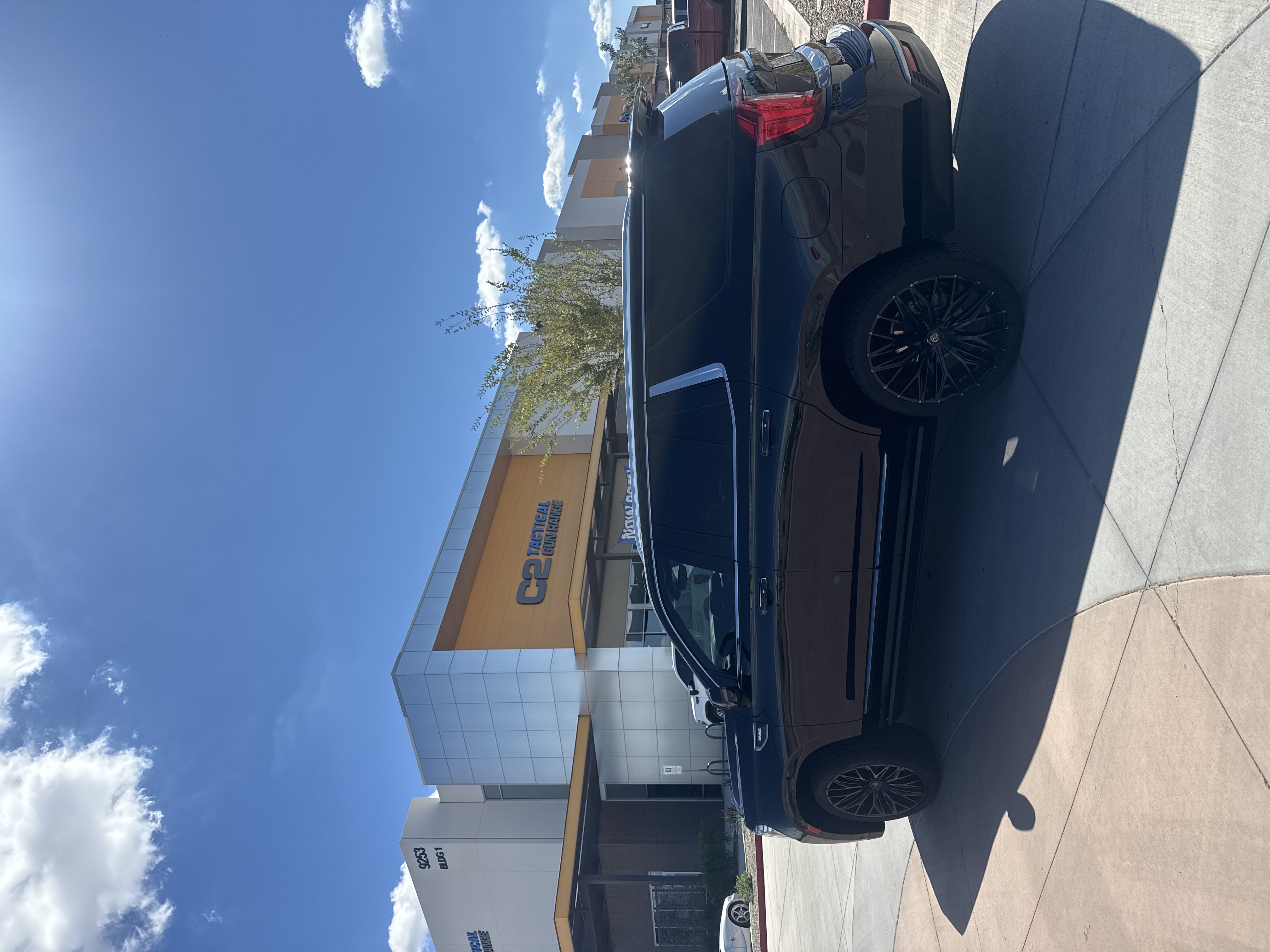Used 2023 GMC Yukon Denali Ultimate AWD/4WD image 2