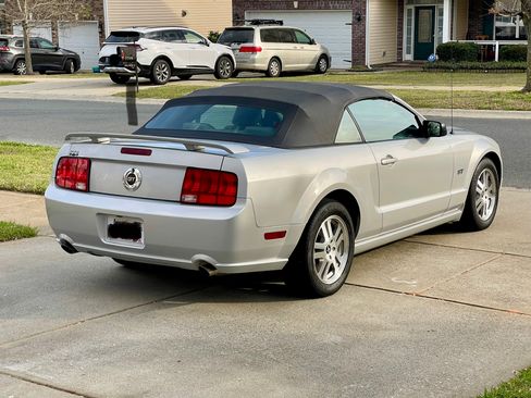 Used 2006 Ford Mustang GT Premium image 8