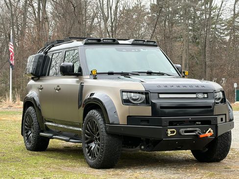 Used 2024 Land Rover Defender 110 X image 4