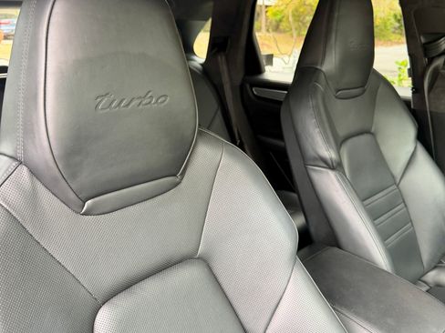 Used 2022 Porsche Cayenne Turbo image 19