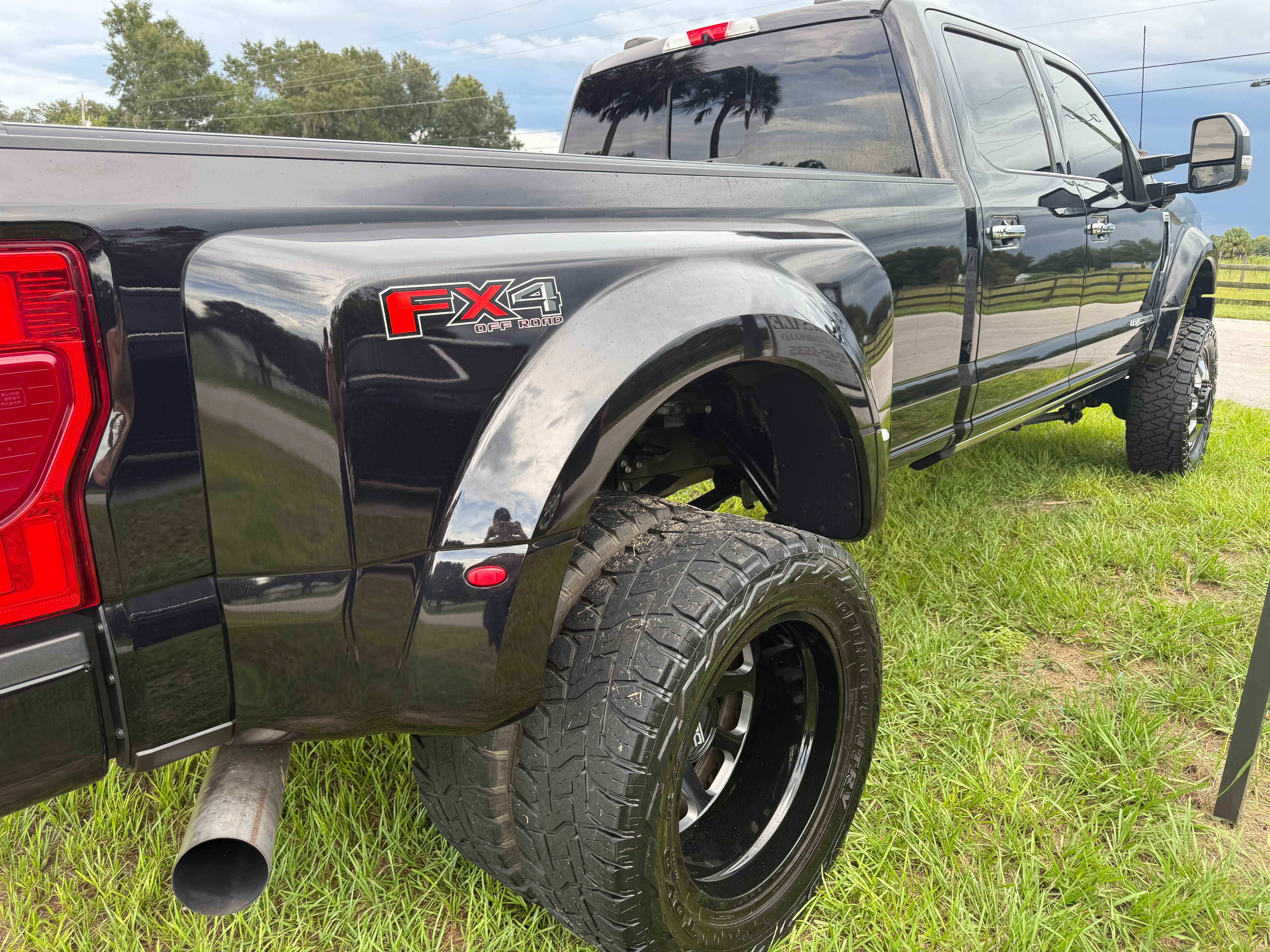 Used 2022 Ford F450 Platinum w/ FX4 Off-Road Package AWD/4WD image 6