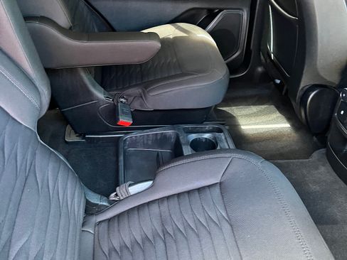 Used 2020 Ford Explorer XLT image 9