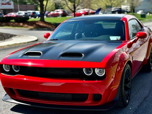 Used 2023 Dodge Challenger SRT Hellcat image 4