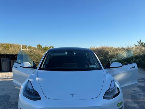 Used 2023 Tesla Model 3 Standard Range image 8