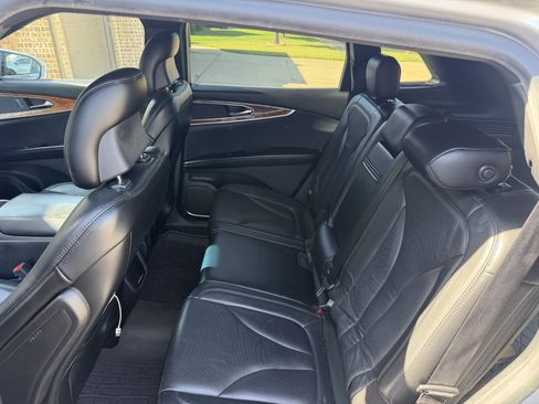 Used 2016 Lincoln MKX Reserve w/ Technology Package FWD image 14