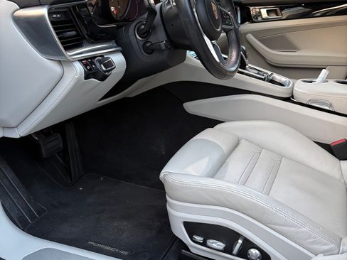 Used 2018 Porsche Panamera 4 w/ Premium Package image 6