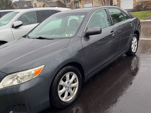 Used 2011 Toyota Camry LE w/ LE Extra-Value Pkg image 5