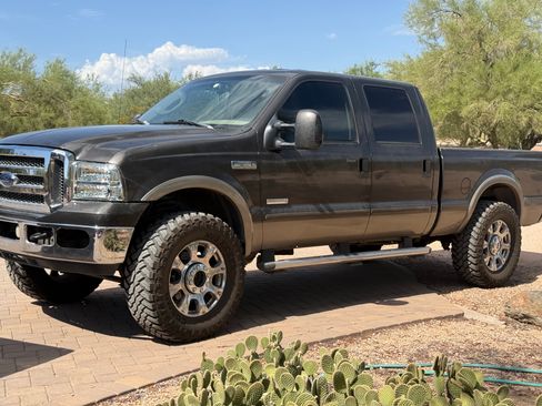 Used 2005 Ford F250 Lariat AWD/4WD image 5