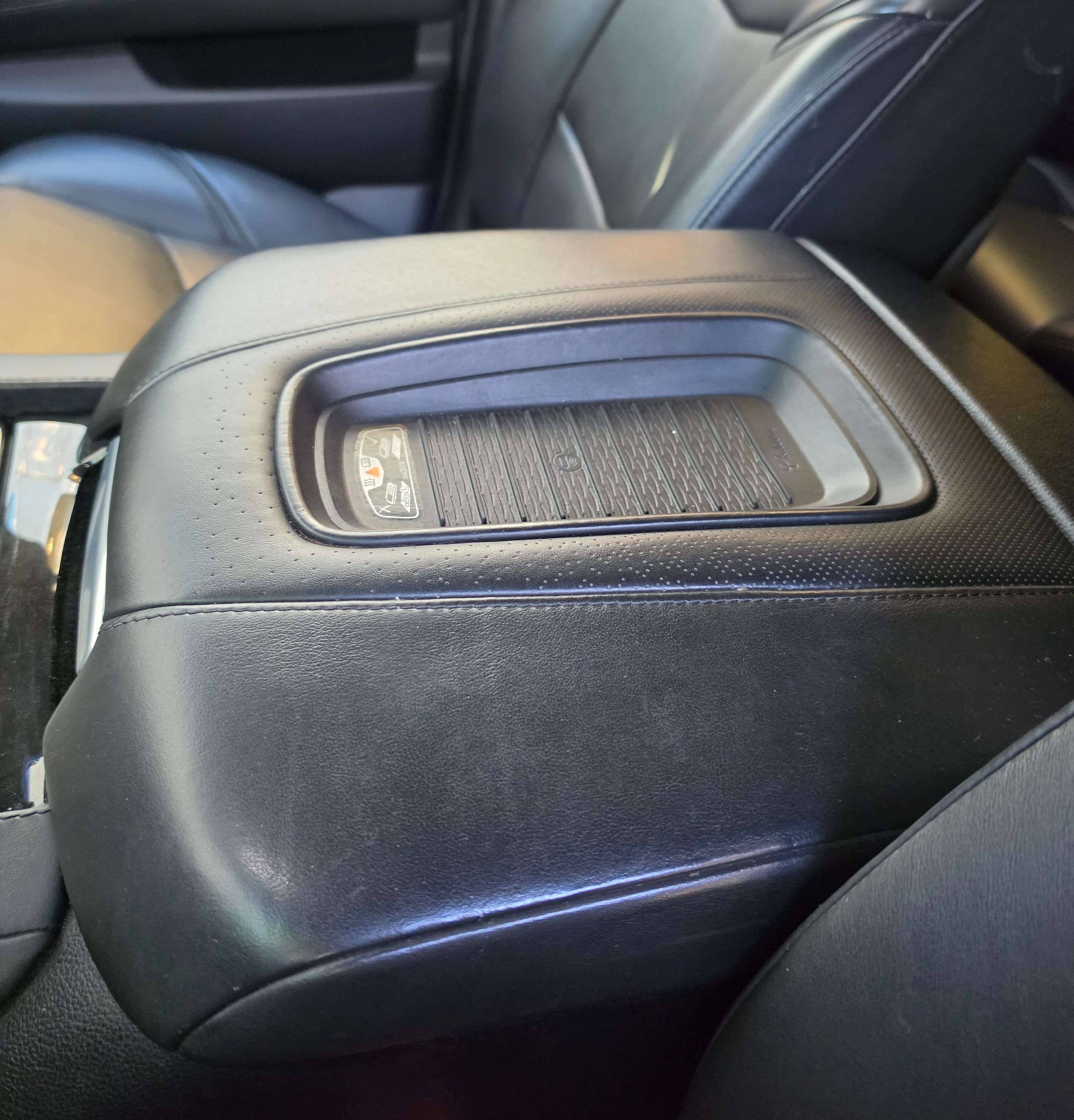 Used 2018 Cadillac Escalade ESV Platinum AWD/4WD image 19