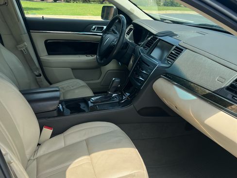 Used 2013 Lincoln MKS AWD image 4