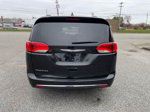 Used 2017 Chrysler Pacifica Touring-L image 6
