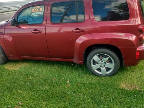 Used 2008 Chevrolet HHR LS w/ Enhanced Sound Package image 2