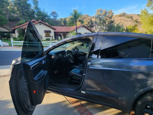 Used 2016 Tesla Model X Performance image 9