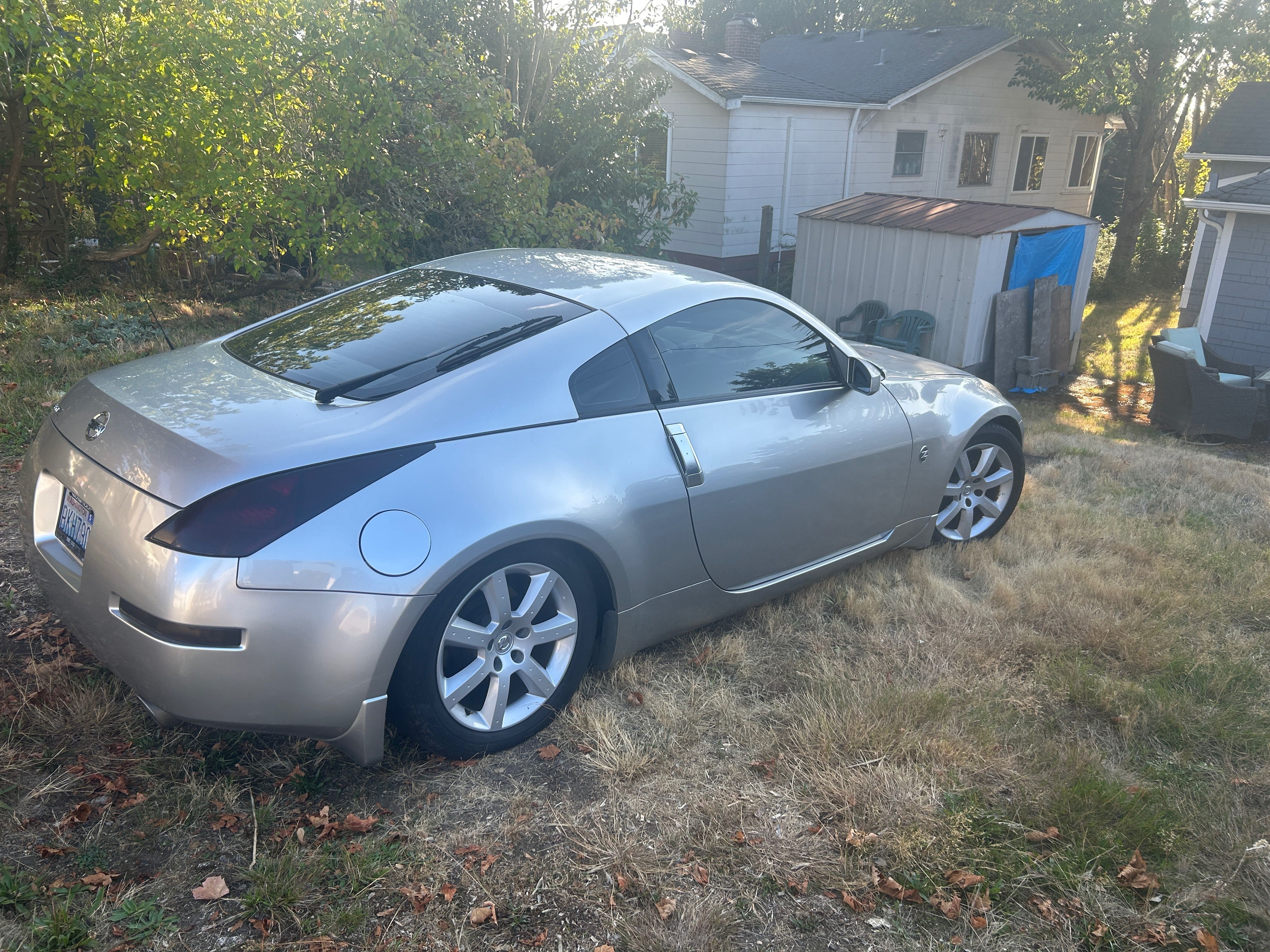 Used 2004 Nissan 350Z Enthusiast w/ Cargo Convenience Pkg RWD image 2