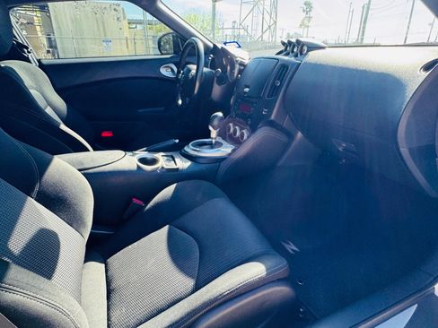 Used 2015 Nissan 370Z Coupe image 11