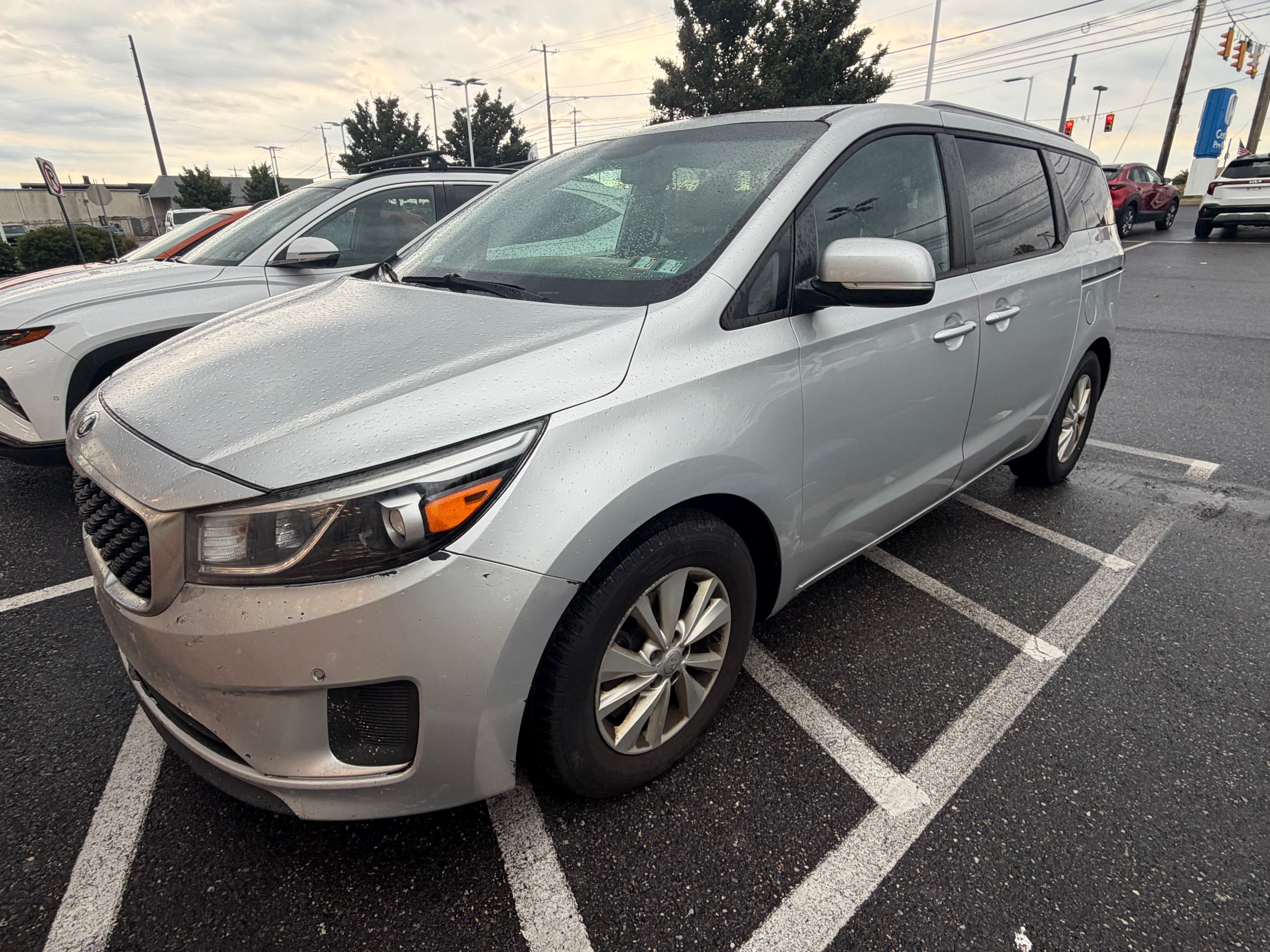 Used 2017 Kia Sedona LX w/ LX Essentials Premium Package FWD image 16