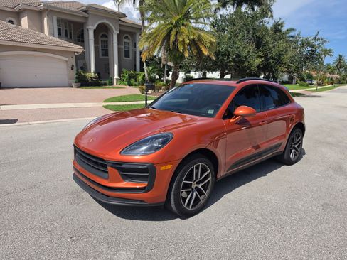 Used 2022 Porsche Macan AWD/4WD image 4