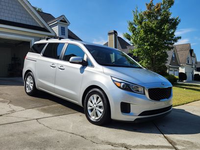 Used 2017 Kia Sedona LX w/ LX Essentials Premium Package