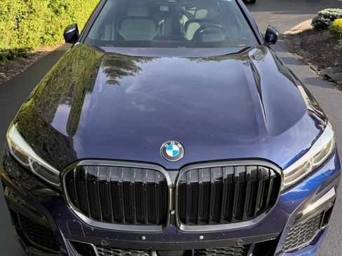 Used 2022 BMW 750i xDrive w/ Luxury Rear Seating Package AWD/4WD image 1