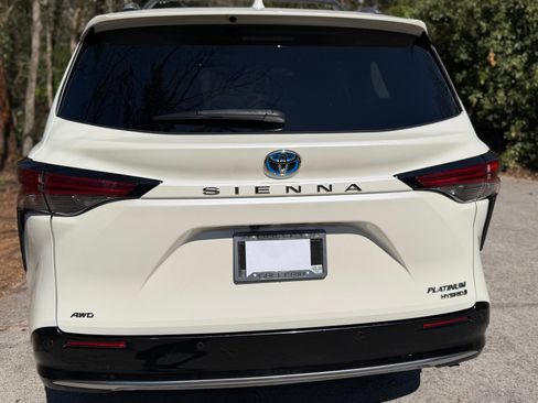 Used 2021 Toyota Sienna Platinum image 12