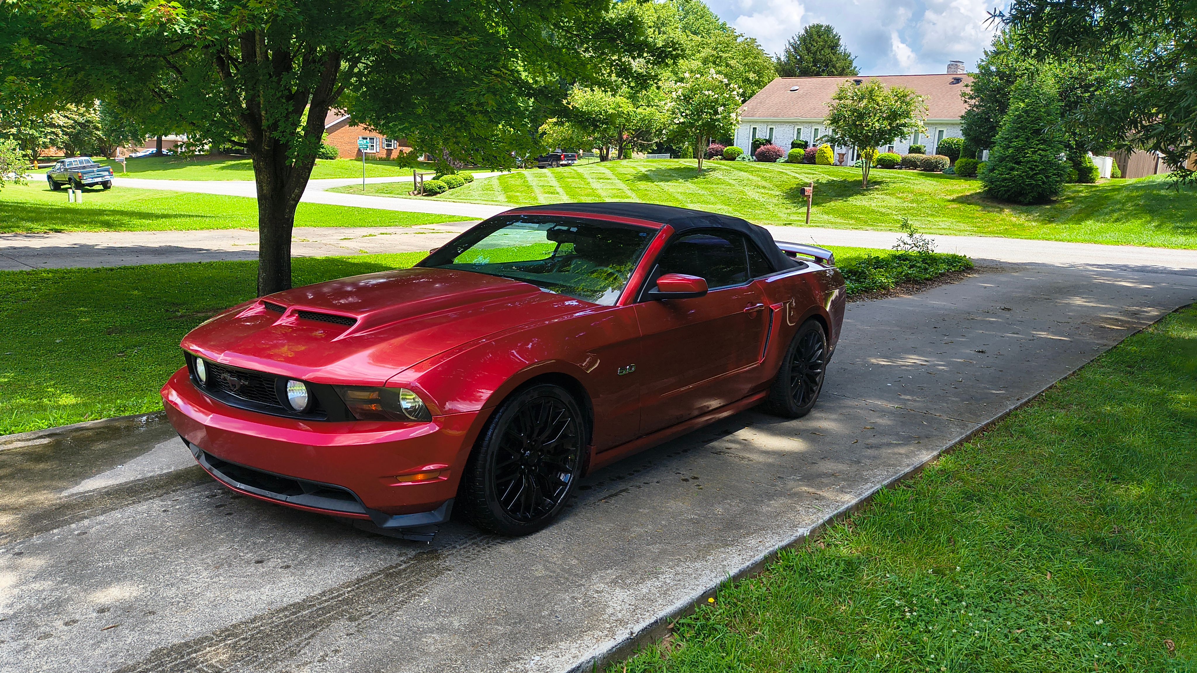 Used 2011 Ford Mustang GT Premium RWD image 4