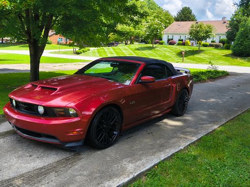 Used 2011 Ford Mustang GT Premium RWD image 4