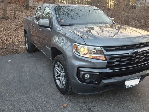 Used 2022 Chevrolet Colorado LT w/ Luxury Package image 2