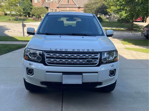 Used 2014 Land Rover LR2 HSE image 4