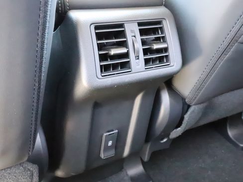 Used 2020 Mitsubishi Outlander SE image 20