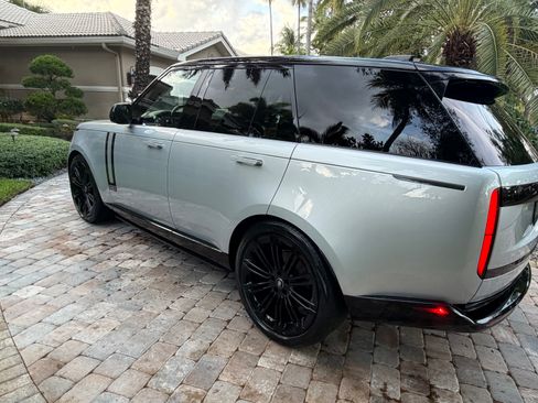 Used 2024 Land Rover Range Rover SE image 5