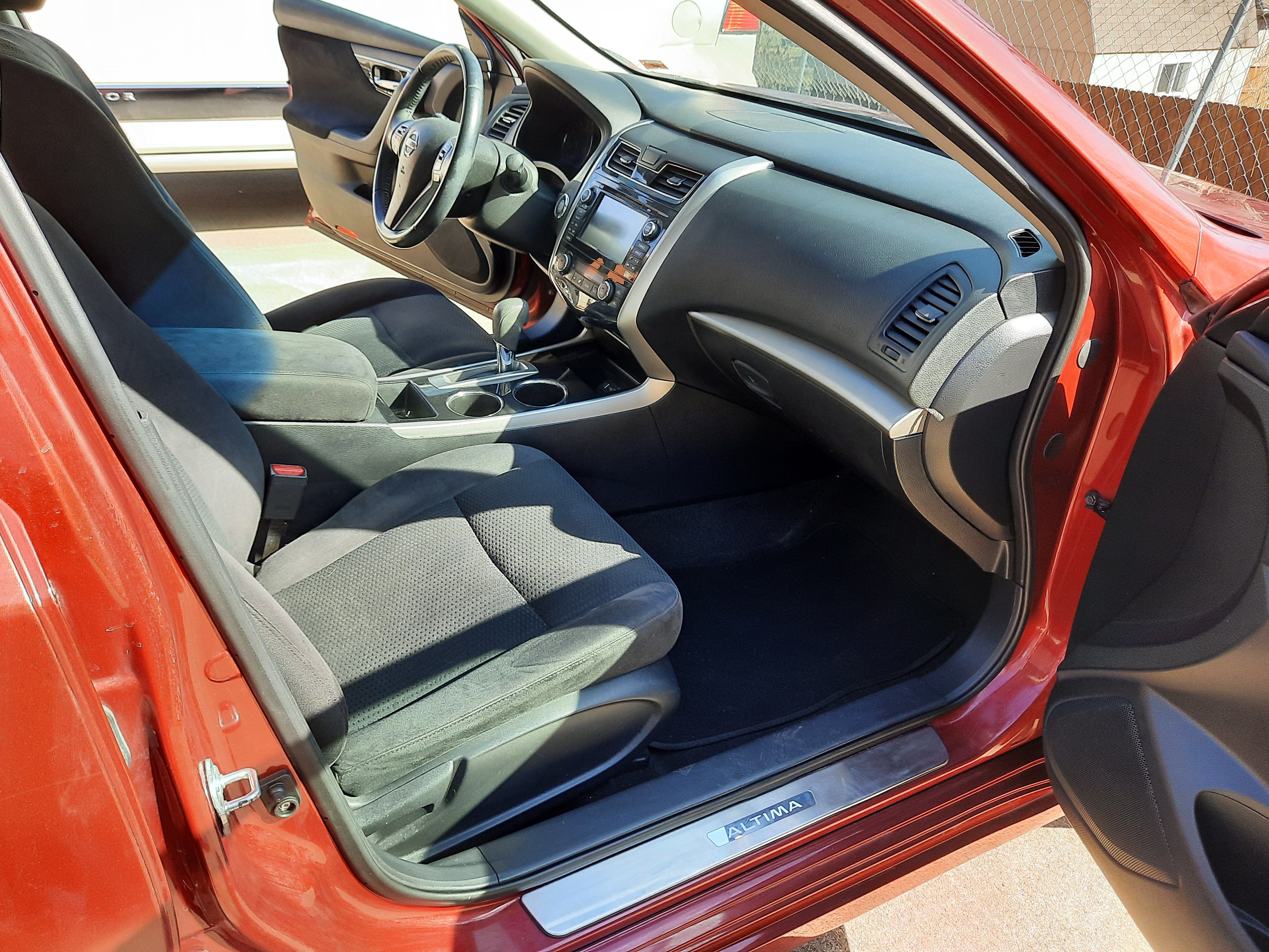 Used 2014 Nissan Altima 2.5 SV w/ Convenience Package FWD image 6