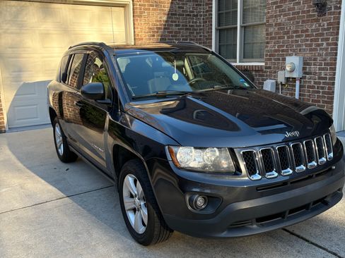 Used 2014 Jeep Compass Sport w/ Power Value Group image 4