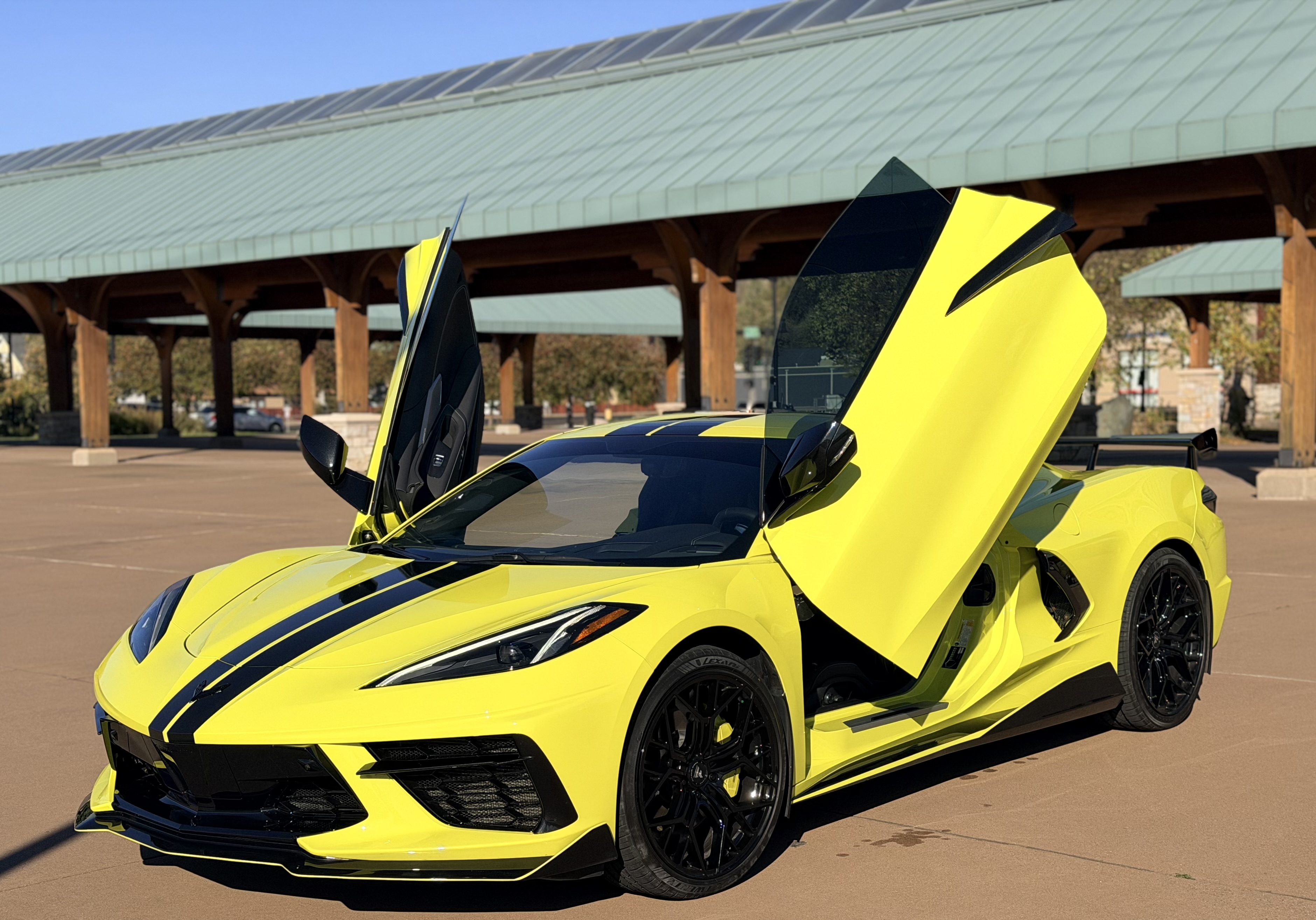 Used 2022 Chevrolet Corvette Stingray Preferred Cpe w/ Z51 Performance Package RWD image 1