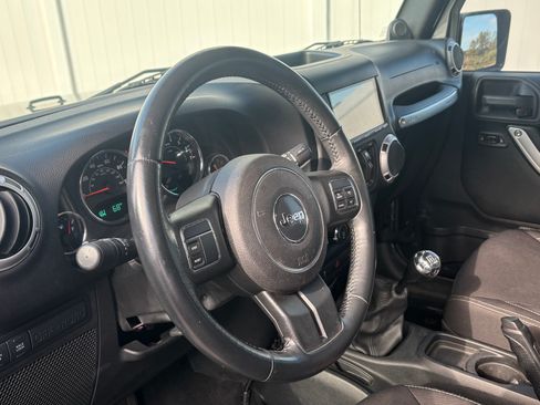 Used 2014 Jeep Wrangler Unlimited Rubicon w/ Max Tow Package image 10