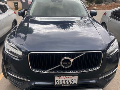 Used 2019 Volvo XC90 T5 Momentum w/ Advanced Package