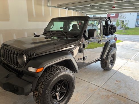 Used 2025 Jeep Wrangler Sport image 4